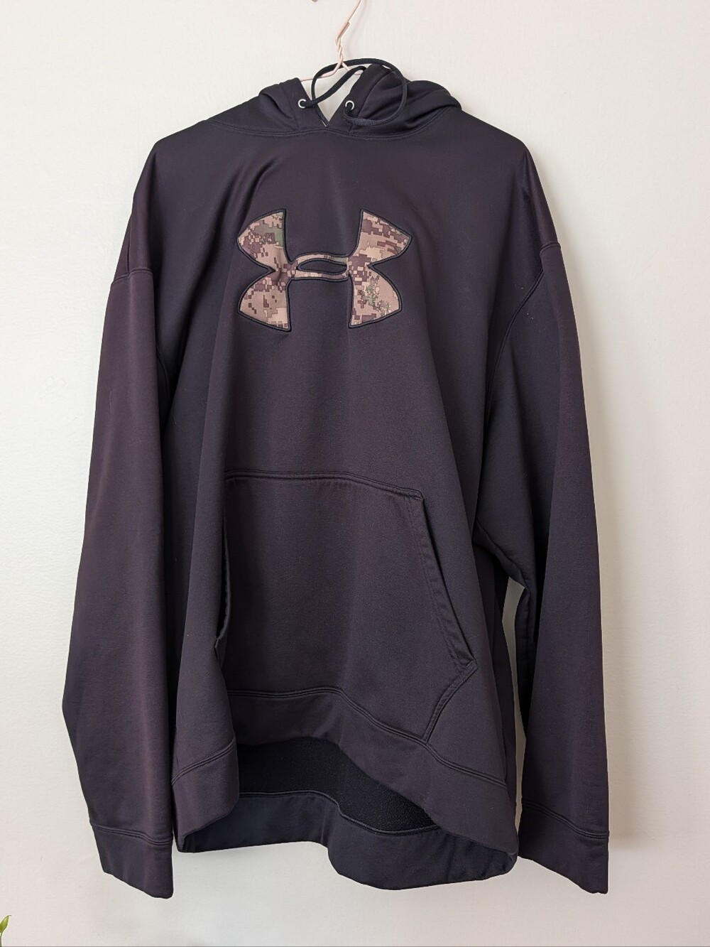 Under Armour Men’s Black Hoodie with Camo Logo XXL